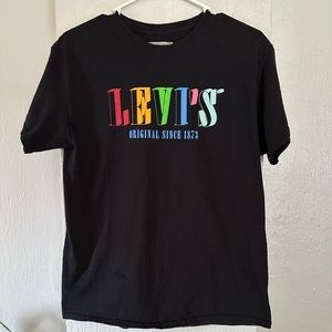 Levi’s womens tee size medium